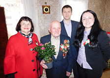 Поздравили ветеранов Великой Отечественной войны с наступающим праздником — Днем Победы!